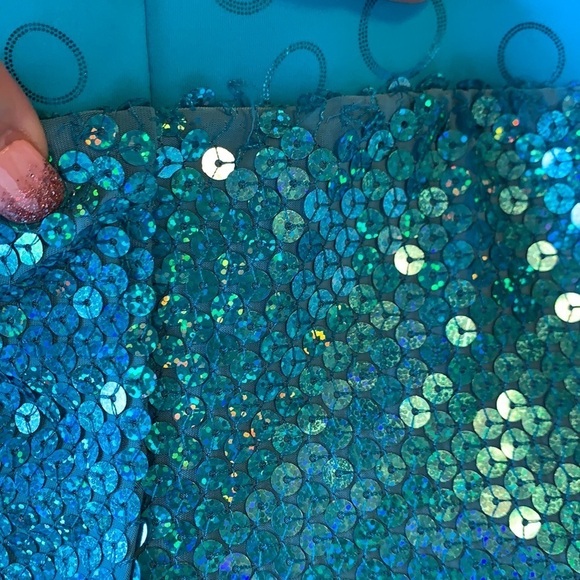 Absolutely gorgeous custom made solo costume. Blue stunner. - Picture 14 of 16